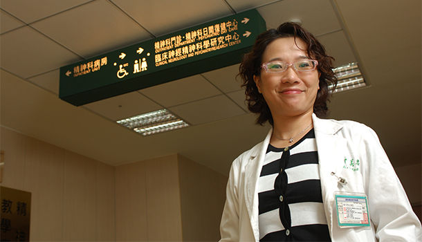 蕭美君醫師 不管有沒有伴 請相信自己值得一切美好的事物 大人社團 與你一起實踐美好生活