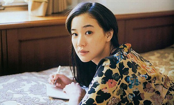 日本女星蒼井優上高山拍戲也帶著書 閱讀就像日記 記錄 日本女星蒼井優上高山拍戲也帶著書 閱讀就像日記 記錄