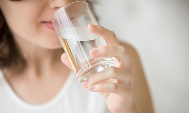 多喝水竟胃酸逆流 火燒心 中醫 4個技巧喝對水 康健雜誌 多喝水竟胃酸逆流 火燒心 中醫 4個技巧喝對水 康健雜誌