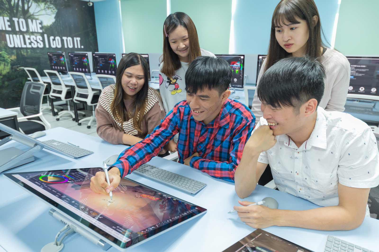 全台首創以 Surface Studio 2 打造的設計運算教室—修平科大與微軟攜手打造專業職人之路！